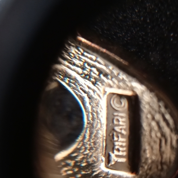 Trifari costume jewelry gold and black accent clip on earrings - Picture 3 of 4